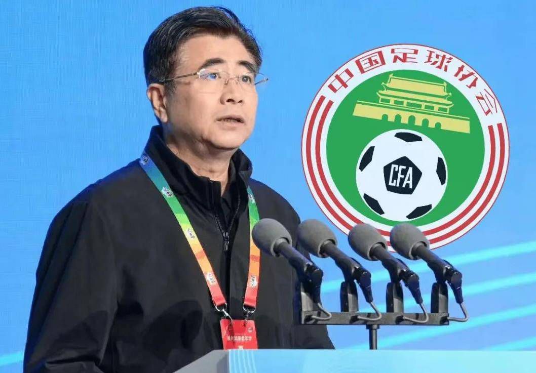 说着，她原地试了几步，每次都是先迈出一条腿，然后顺势在迈出步子之后微微跳起，于是就有了一步一跳的欢快节奏。
